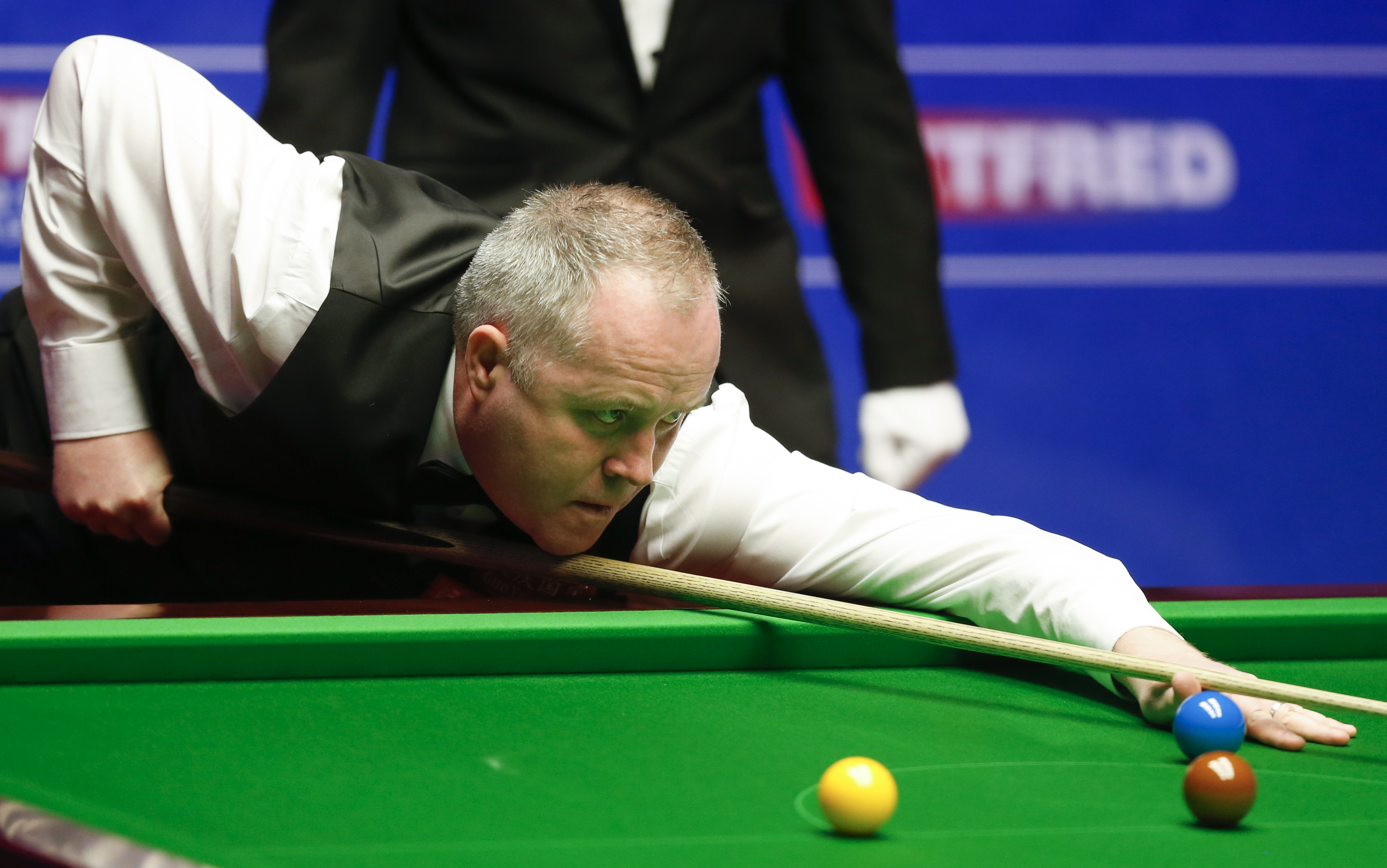 用双脚踢出 用双脚踢出