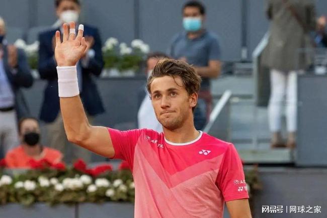 字母哥两夺 字母哥两夺